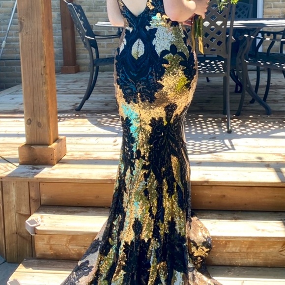 Designer Jovani 23319 Black and Gold sequinned embellished fitted gown - Picture 3 of 5